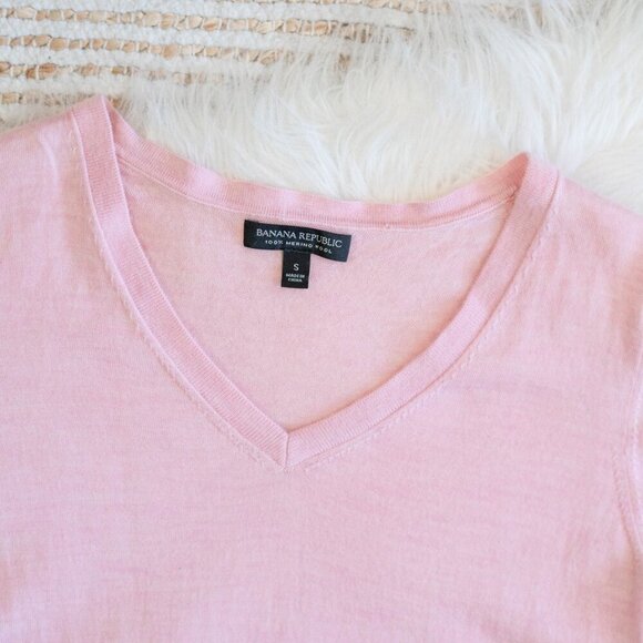 BANANA REPUBLIC SWEATER Sz Small PINK 100% MERINO WOOL VNECK TOP LIGHTWEIGHT - Picture 3 of 5